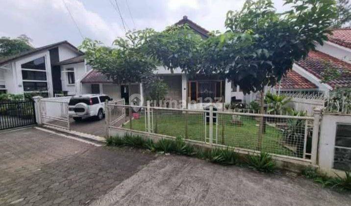 Rumah 3 Lantai Bagus SHM di Ciumbuleuit, Bandung 1