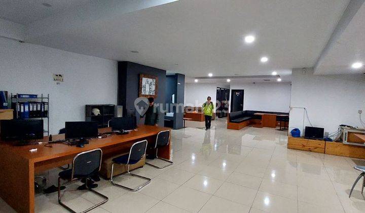 Kantor Di Pinggir Jalan Utama Sayap Dago  2