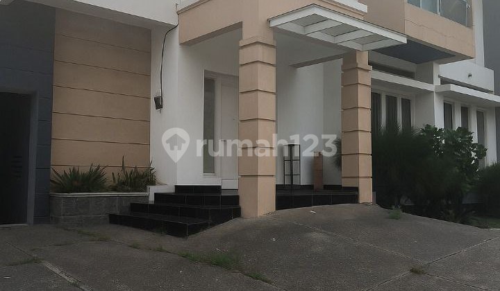 Rumah Bagus SHM Pasteur Setra Sari, Bandung 2