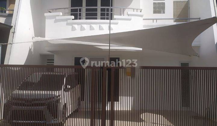 SIAP HUNI ..Rumah di Permata buana, luas 136 meter 2