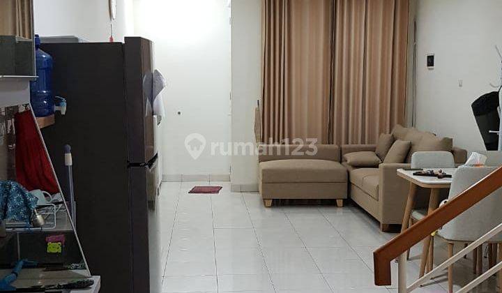 Furnished ..Rumah Disewakan di Taman Semanan Indah, 2 Kamar Tidur 2