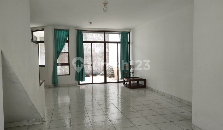 Lokasi strategis ..Rumah dijual di Taman Semanan Indah 2