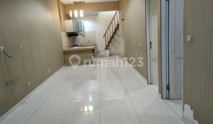 Disewakan ..Rumah di Taman Semanan Indah