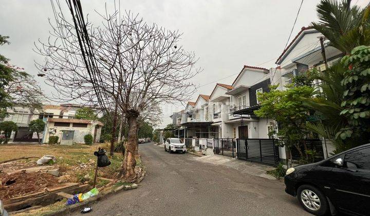 SIAP HUNI ..dijual rumah di Taman Semanan Indah, full furnished, hadap TIMUR 2