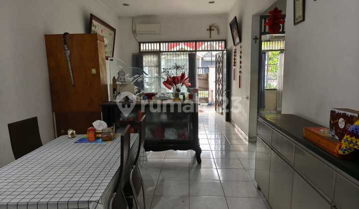 Dijual rumah di Taman Semanan Indah, satu lantai 2