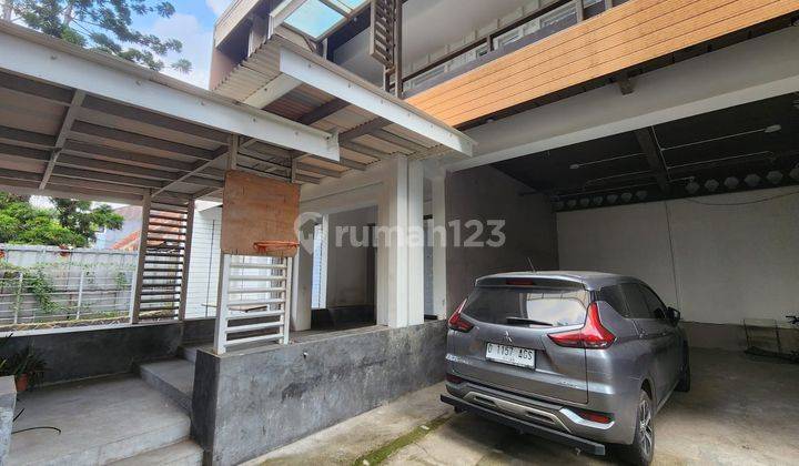 Disewakan Rumah 3 Lantai, Jalan Cilaki, Sayap Riau Bandung Kota 2