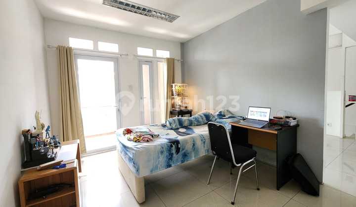 Rumah Area Komersil Jalan Cilaki Bandung