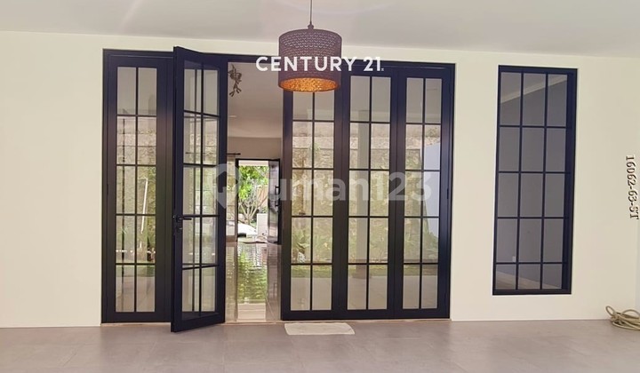 For Sale, Ready-to-Live House in Discovery Bintaro Cluster 2