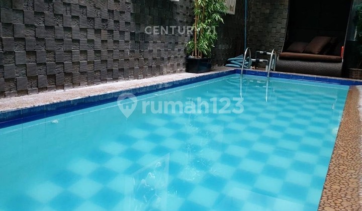 Rumah Mewah Dan Bagus Ada Kolam Renang Dijual Murah
