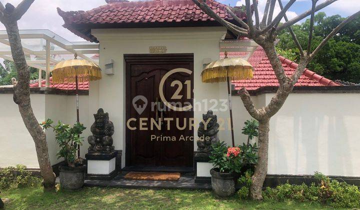 For sale Beautiful Resort Villa, fully furnished with swimming pool, in prime location in Canggu, Bali. 1