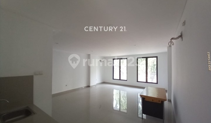 For Sale New 5-Storey Shop House Ready to Use on Jalan Guntur Setiabudi 2
