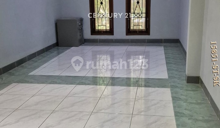Dijual Rumah Posisi Hook dengan Lokasi Strategis di Sektor 9 2