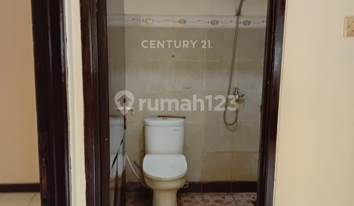 Rumah Luas Semi Furnish Disewakan Di Lokasi Strategis Di Sektor 5 2
