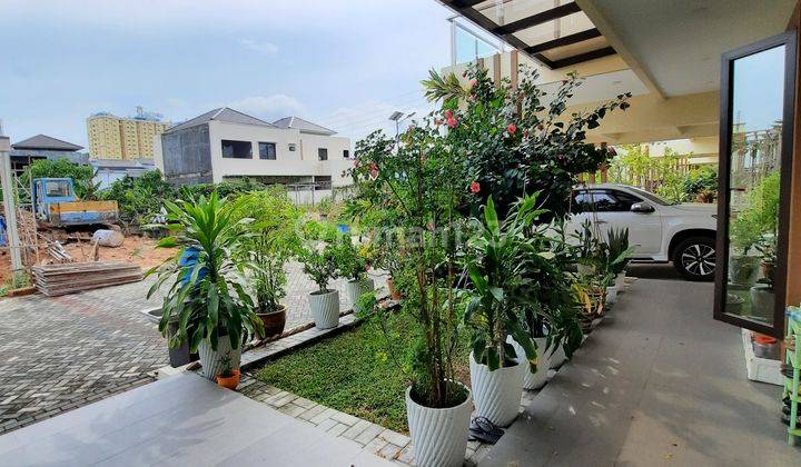 Rumah Mewah Hook 2 Lantai Dekat Palm Spring 1