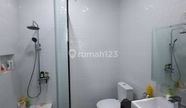 Rumah Mewah Hook 2 Lantai Dekat Palm Spring 7