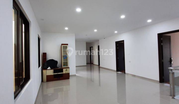 Rumah Mewah Hook 2 Lantai Dekat Palm Spring 13
