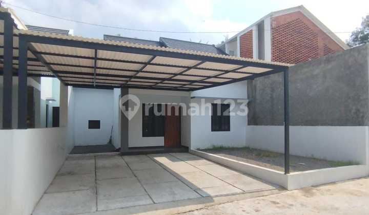 Nice House with Certificate in Margoagung, Seyegan, Sleman 2