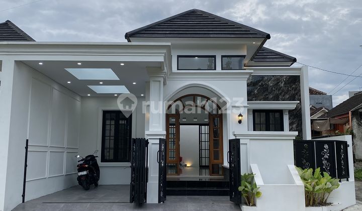Rumah Klasikmodern Di Jl.kaliurang Km.13 Sleman Yogyakarta Rumah Klasikmodern Di Jl.kaliurang Km.13 Sleman Yogyakarta