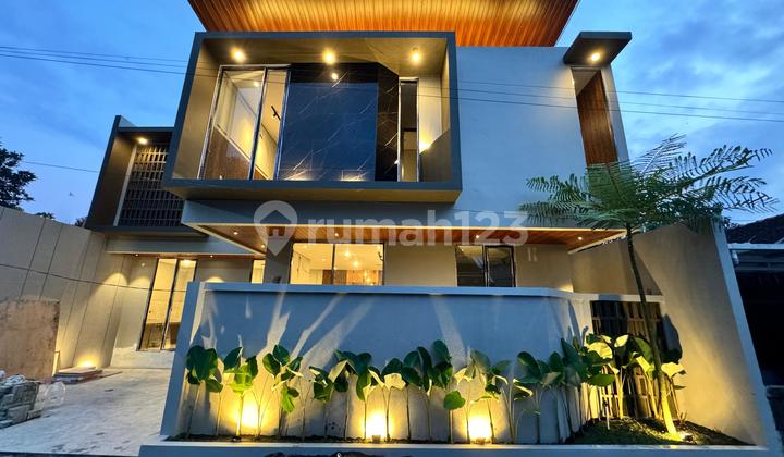 Contemporary House Fully Furnished One Step to Maguwoharjo Station Contemporary House Fully Furnished One Step to Maguwoharjo Station