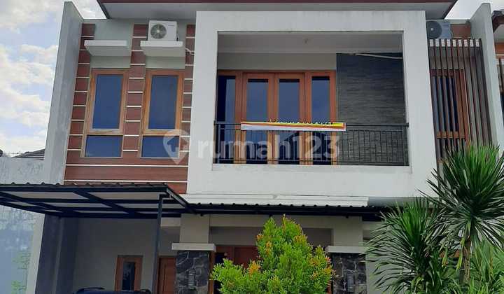 Rumah Bagus Dalam Perum Di Dekat Terminal Jombor Di Jl. Magelang Km. 6, Sinduadi, Mlati, Sleman, Daerah Istimewa Yogyakarta, Indonesia, 55284, Mlati