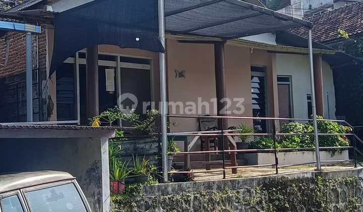 Selling Plot with Free House on Jl. Tumpang 1