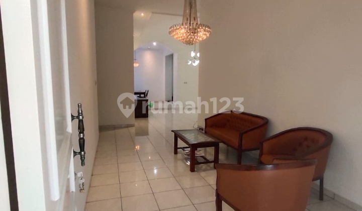 Dijual rumah Mewah di Jl. Kyai Saleh Mugas 4