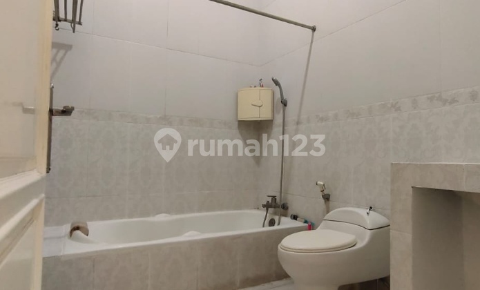 Dijual rumah Mewah di Jl. Kyai Saleh Mugas 10