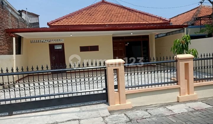 Disewakan Rumah Di Plombokan 1