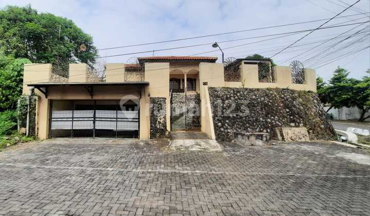 For Sale: House in Mintojiwo, West Semarang 1