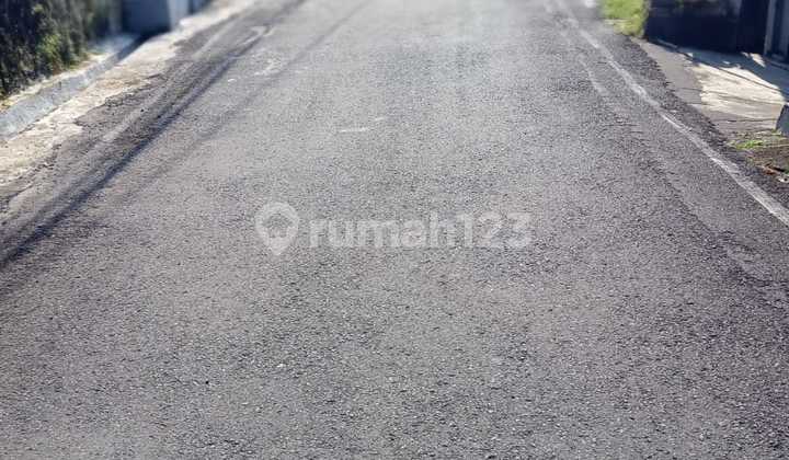 Selling Plot with Free House on Jl. Tumpang 2