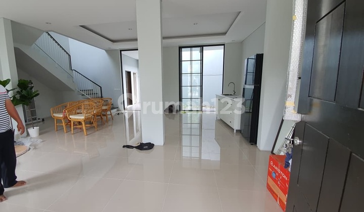 Oakwood Park Cluster New Ready to Move In Favorite Area