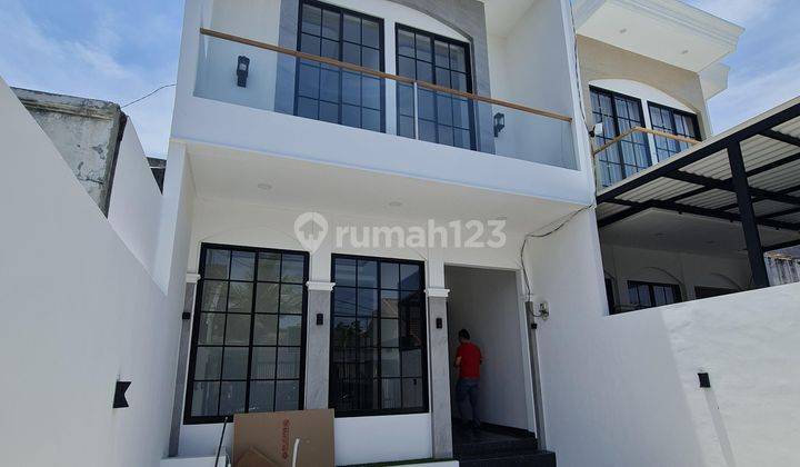 Minimalis 2 Lantai Rumah Darmo Permai Timur, Surabaya  1