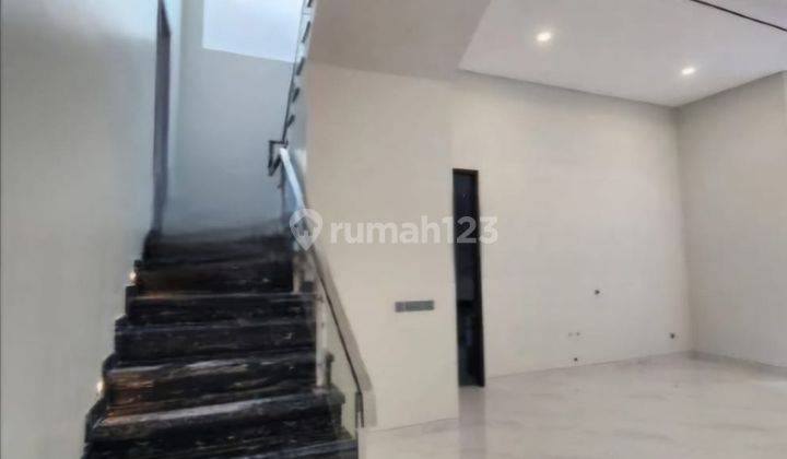 Rumah Pakuwon Indah Minimalis Ciamik Harga Nego Aja 8