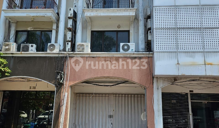 Ruko Rich Palace Mayjend Bangunan 3 Lantai Parkiran Luas - Nego ajaa