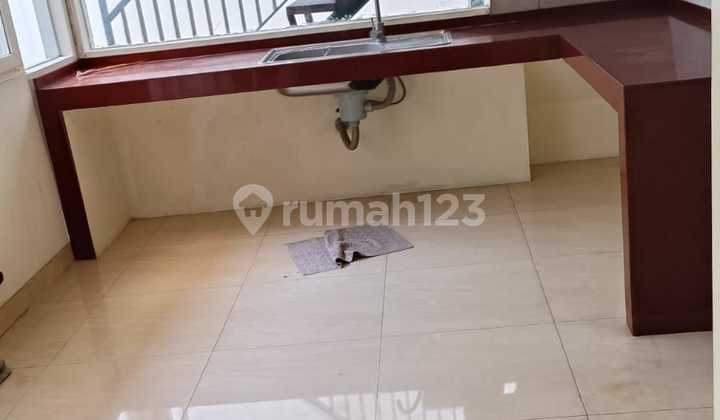 Bagus Terawat Rumah Citraland Raffles Garden, Surabaya 2