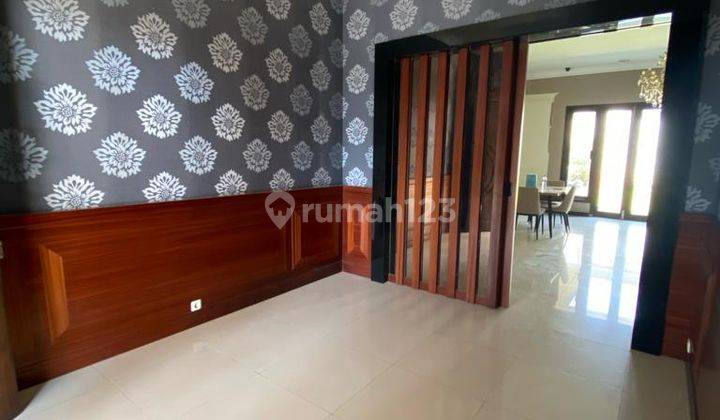 Main Road Rumah Royal Residence Surabaya Barat 2