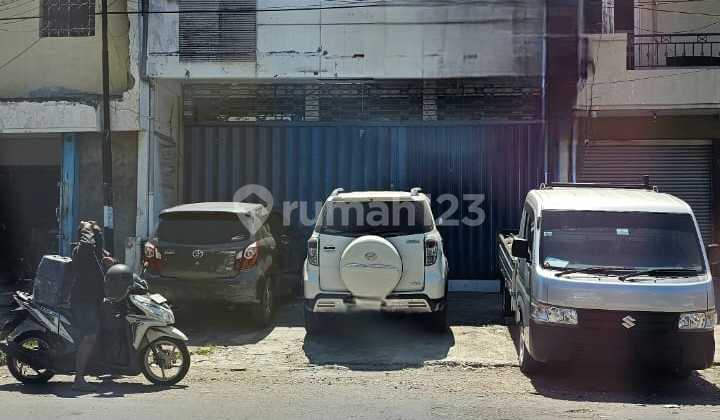 Tidar Street Shophouse in Surabaya, Strategic Location, South-Facing 1