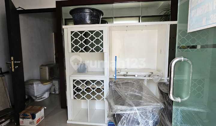 Rich Palace Ruko Mayjend 3-Storey Building Spacious Parking - Just Negotiate 2