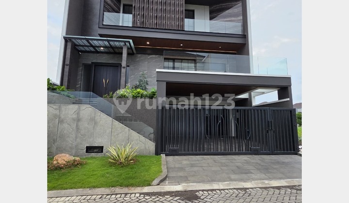 Citraland Waterfront House in West Surabaya, Modern House, 3 Floors Citraland Waterfront House in West Surabaya, Modern House, 3 Floors