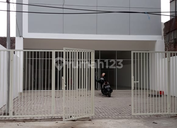 Ruko Raya Dukuh Kupang Barat, Excellent Condition, Move-In Ready Ruko Raya Dukuh Kupang Barat, Excellent Condition, Move-In Ready