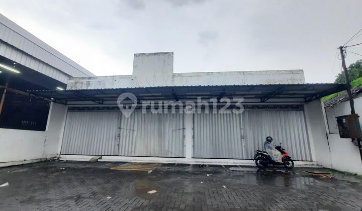 Lahan Parkir Besar Ruko Jl. Jeruk Lakarsantri di Surabaya Barat