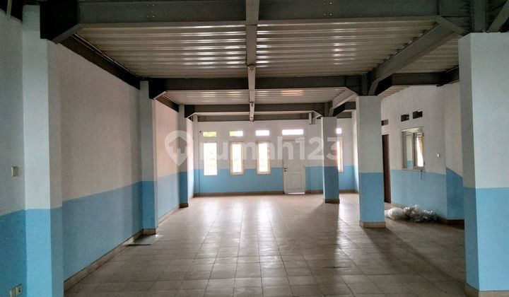 Ready-to-Use Clean Well-Maintained Shop House, Strategic Location in Pondok Bambu, East Jakarta. 2