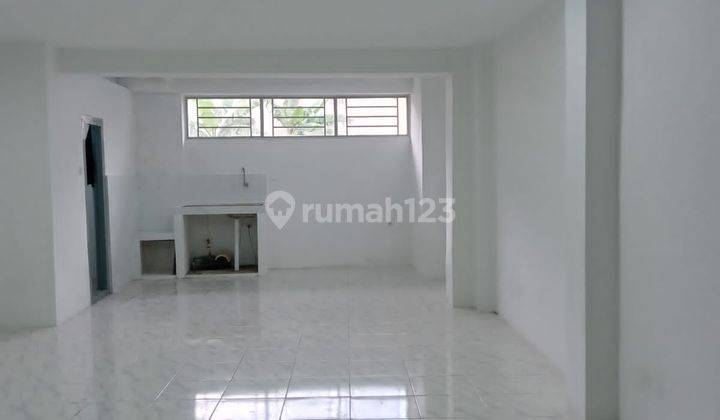 Ruko  di pusat bisnis di Asemka  Glodok  
Jakarta Barat  1
