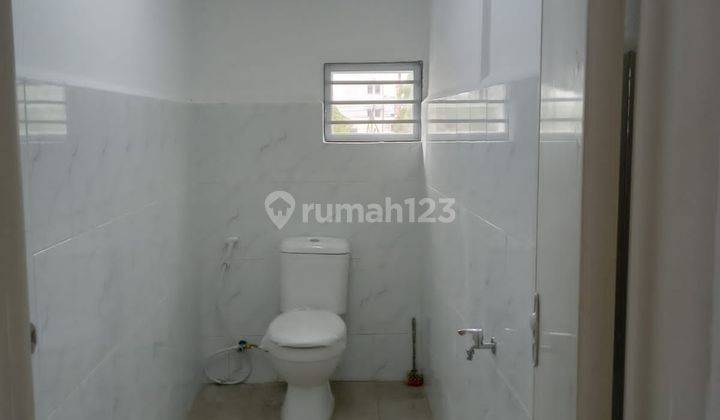 Ruko  di pusat bisnis di Asemka  Glodok  
Jakarta Barat  2