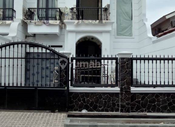 Rumah  Asri Sejuk siap pakai di pusat kota jakarta pusat di Cempaka putih Jakarta Pusat  1