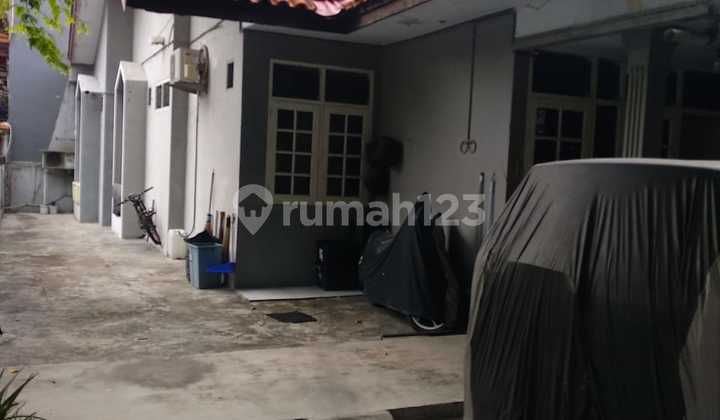 Comfortable Green Hook House in Tanjung Duren, West Jakarta Comfortable Green Hook House in Tanjung Duren, West Jakarta