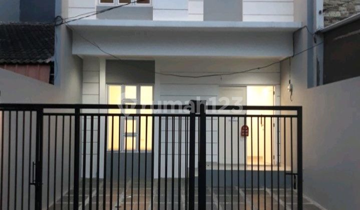 Asri New Building House in Kelapa Gading, North Jakarta