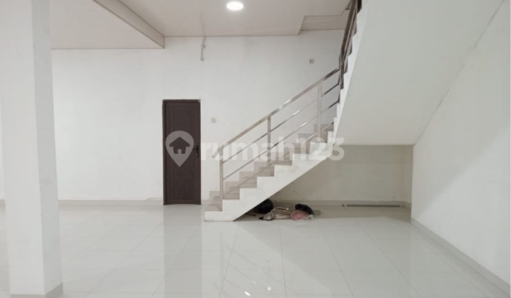 Strategic Shop House Located at Pasir Gombong Intersection 2