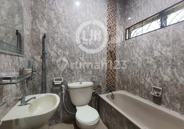 For Rent House in Lucky Garden Housing, Batu Ampar