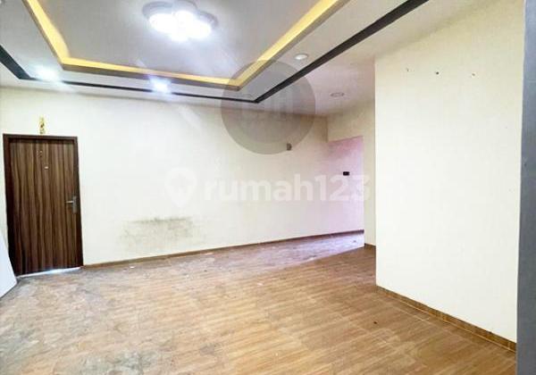 ruang tamu dijual perumahan 3 lantai baloi